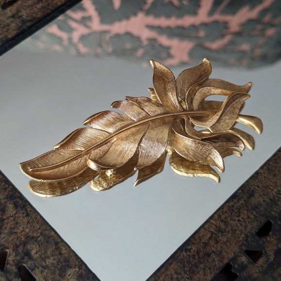 XL💯OSCAR DE LA RENTA INTRICATE GOLDTONE BROOCH - Picture 7 of 10